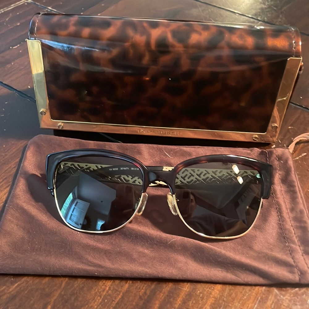 Tory Burch Wayfarer Style Sunglasses